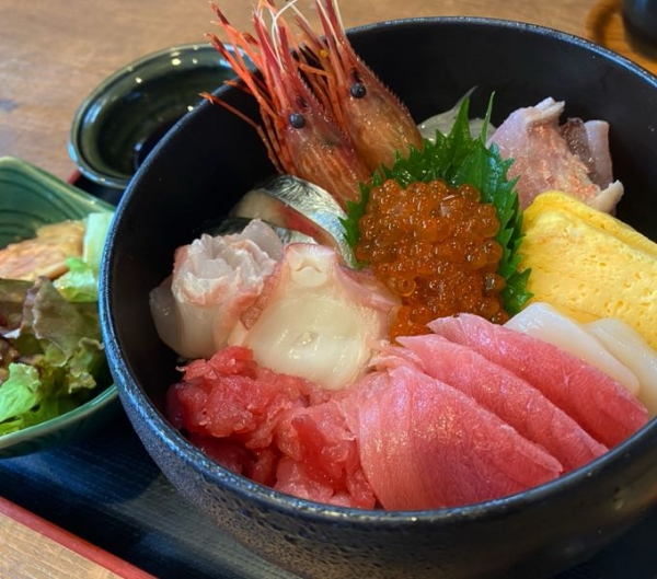 市場の海鮮丼